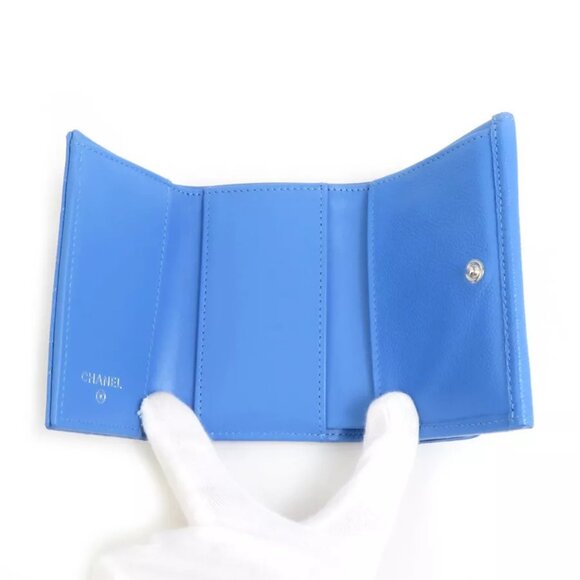 Auth CHANEL Matelasse Trifold Wallet Blue Leather/Silvertone - Picture 7 of 16